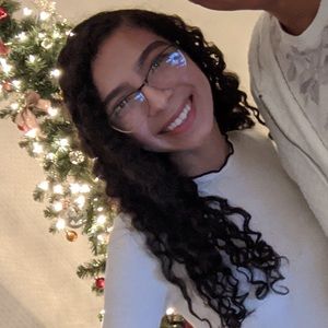 Meet your Posher, Gabriela